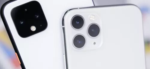 Zwei Smartphones nebeneinander 