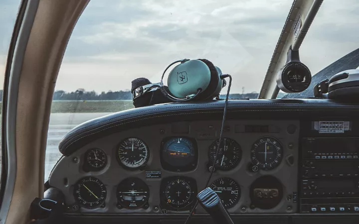 Flugzeug Cockpit Header 970